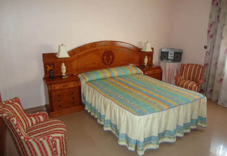Se vende casa de cuatro dormitorios amueblada en buena zona en Manzanares