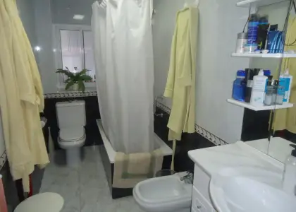 Se vende piso de tres dormitorios en zona centro con garaje en Manzanares
