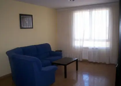 Se vende piso seminuevo con cochera cerrada. en Manzanares