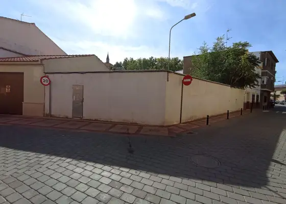 Terreno / Urbano (solar) En Venta Plaza Alonso Quijano, Argamasilla de Alba