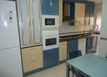 Venta de adosado en zona residencial con piscina comunitaria en Manzanares