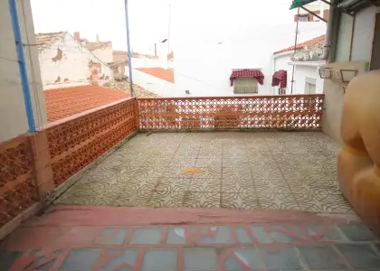 Venta de casa de dos plantas, a escasos metros del centro en Manzanares