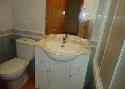 Venta de piso de dos dormitorios y cochera cerrada en el centro en Manzanares