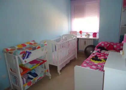 Venta de piso de tres dormitorios, dos baños y garaje en zona insititutos en Manzanares