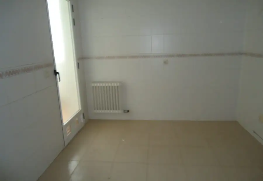 Venta de piso de tres dormitorios en zona residencial y Plaza de Garaje en Manzanares