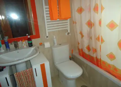 Venta de piso de tres dormitorios muy centrico, garaje y trastero totalmente amueblado en Manzanares