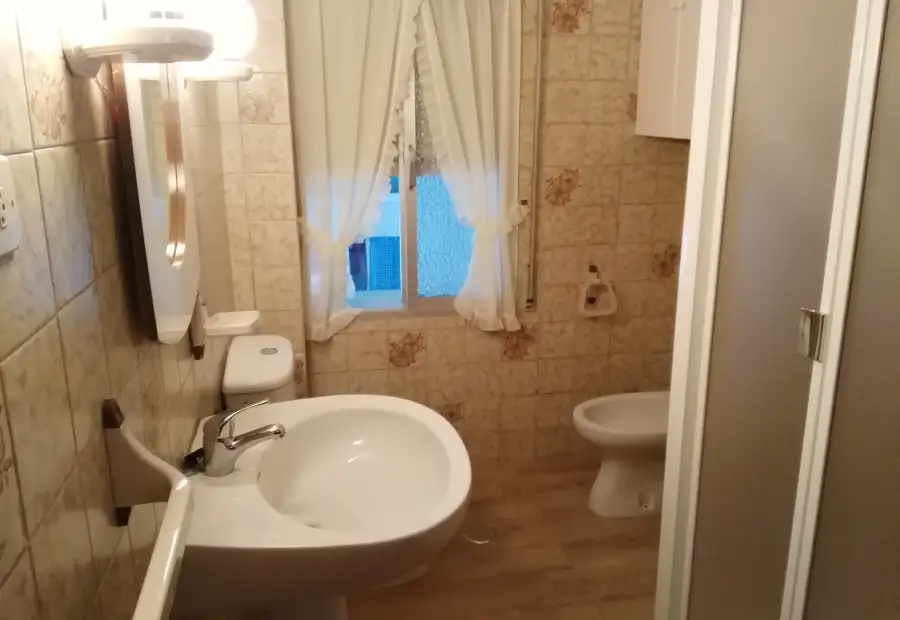 Venta de piso de tres dormitorios y un baño en el centro en Manzanares
