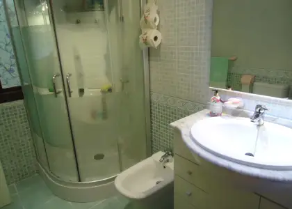 Venta de piso en planta baja con tres dormitorios en zona residencial en Manzanares