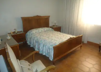 Venta de piso en planta baja de tres dormitorios muy centrico, necesita reforma